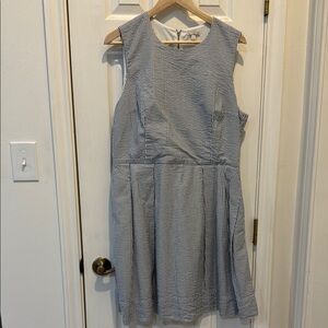 Gap Women’s Dress Seer Sucker Striped Grey and White Size 14